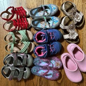 Size 8 toddler girl sandals Lot. Like new and gently used condition.